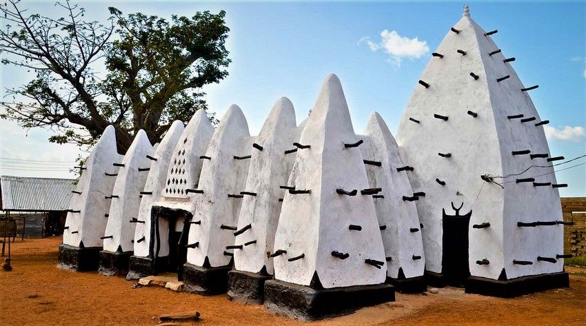 Read more about the article Larabanga Mosque, The Mecca of West Africa