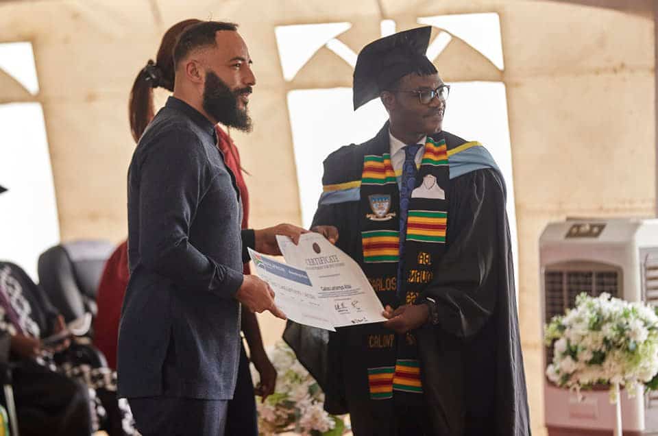 Read more about the article Carlos Calony named Best Journalism Student at UniMAC Graduation